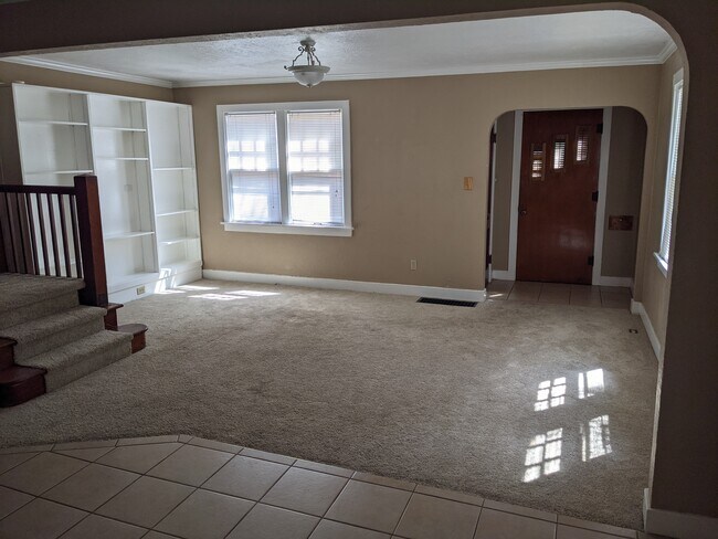 Building Photo - 2227 N Grand Ave