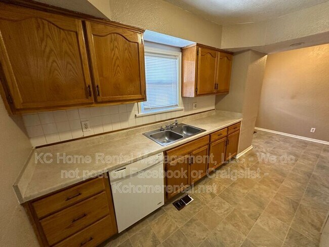 Building Photo - 6838 The Paseo