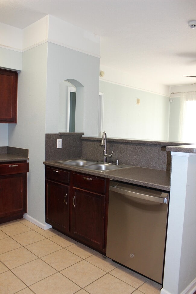 Building Photo - 2801 Chancellorsville Dr