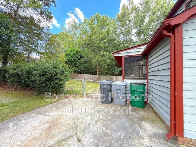 Building Photo - 5301 Rolling Oak Ln
