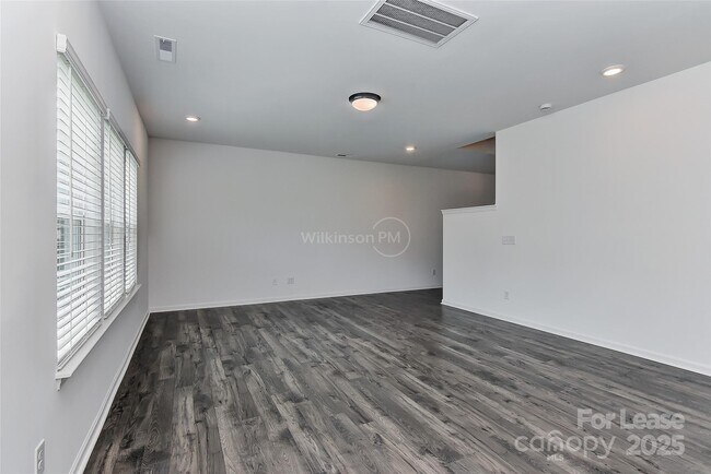 Building Photo - 561 Scotch Meadows Loop