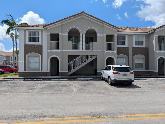 Primary Photo - 1568 SE 26th St