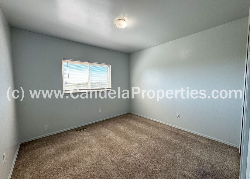 Building Photo - 5615 Country Heights Dr