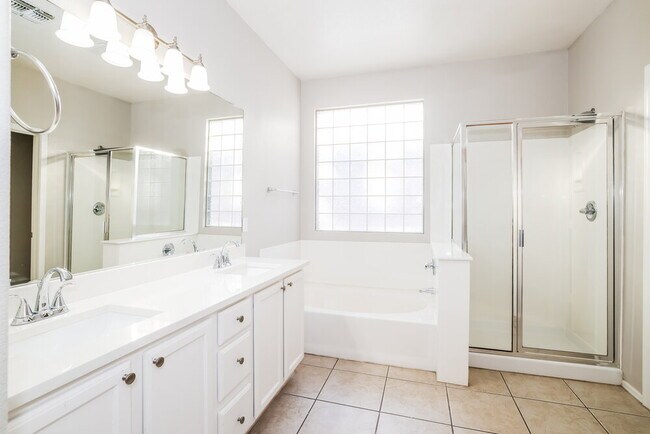 Building Photo - 1931 S Noble