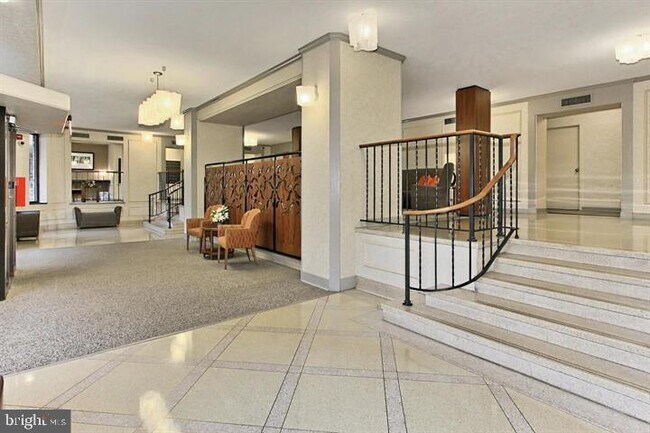 Building Photo - 5901 Mt Eagle Dr