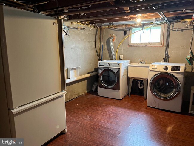 Building Photo - 2237 N Wakefield St