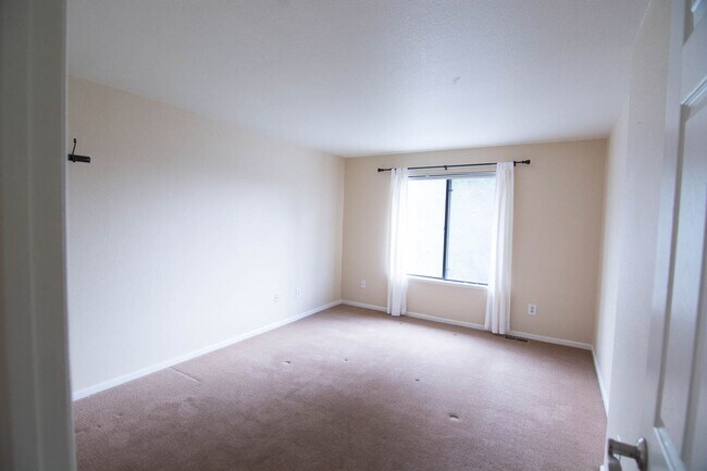 Building Photo - Beautiful 2bd/2ba Townhome in Downtown Louisville!