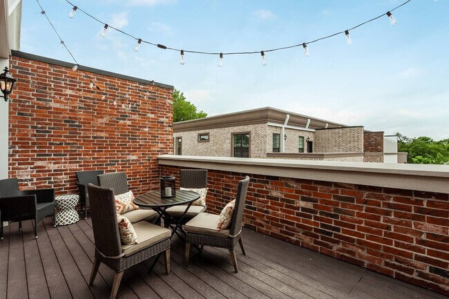 Building Photo - 319 NW A St