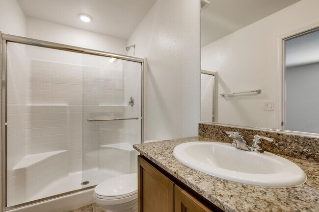 Building Photo - 3 Bedroom Townhouse in a Gated Northeast Community Near Nellis Air Force Base