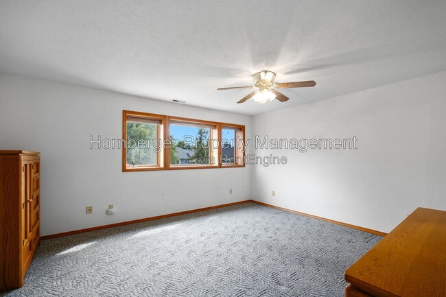 Building Photo - 9811 N Comanche Dr