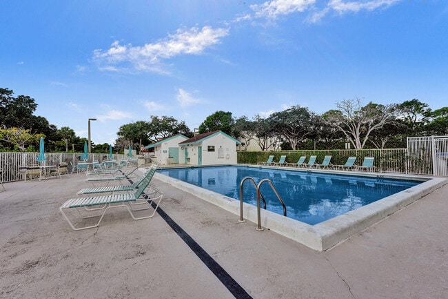 Building Photo - 4734 Lucerne Lakes Blvd