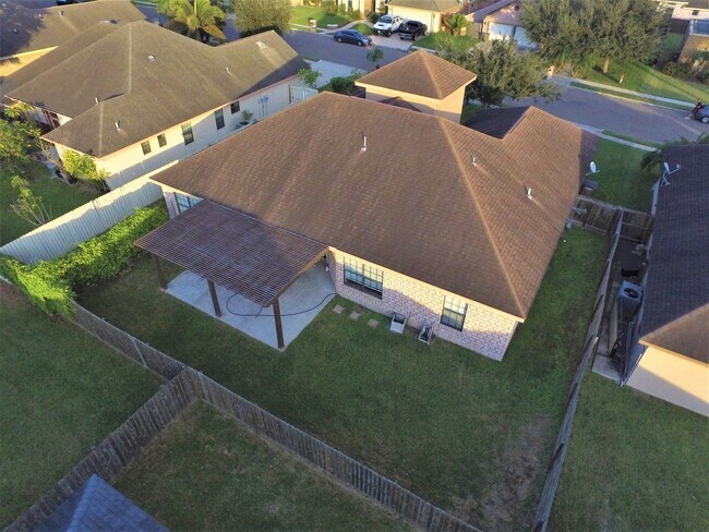 Building Photo - 3Bed/2.5Bath Edinburg TX Home For Rent ( Oakland Village )