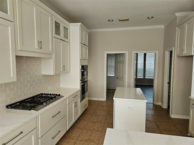 Building Photo - 7714 Bayou Green Ln