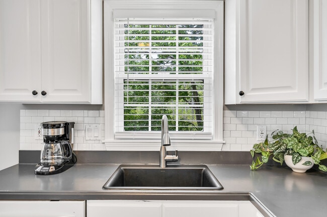 Building Photo - 74 Juniper Ln