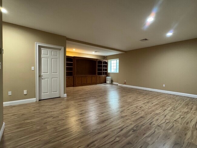 Building Photo - 14 Park Pl Cir