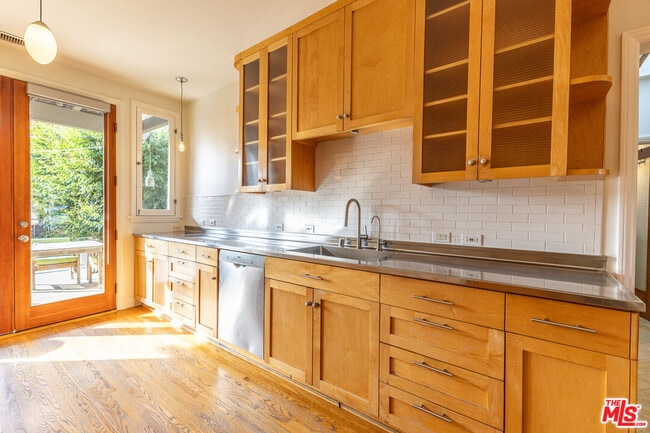 Building Photo - 3234 Ettrick St