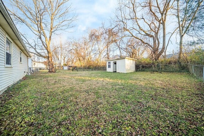 Building Photo - 312 W Schell St