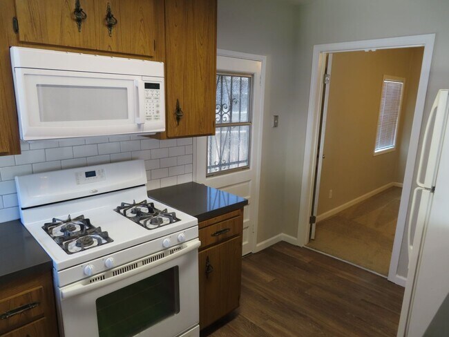 Building Photo - Three Bedroom House with Huge Bonus Room