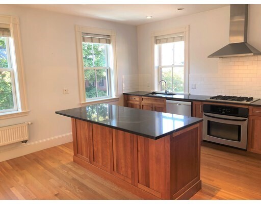 Building Photo - 39 Clarendon St