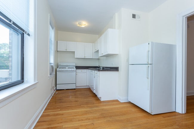 Building Photo - 348 Park Ave