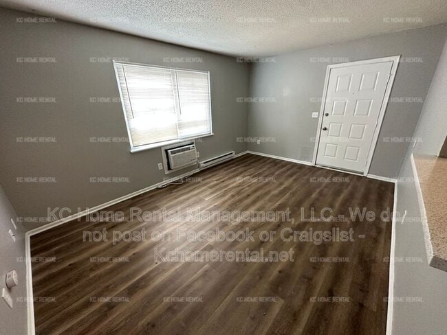 Building Photo - 551 N Somerset Terrace