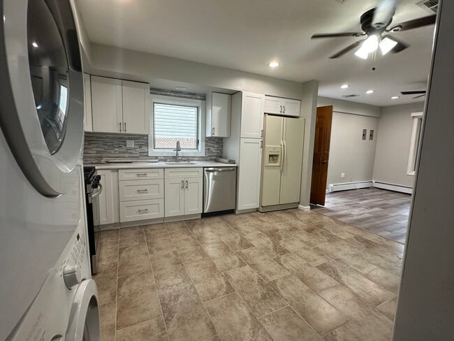 Building Photo - 312 Elverton Ave