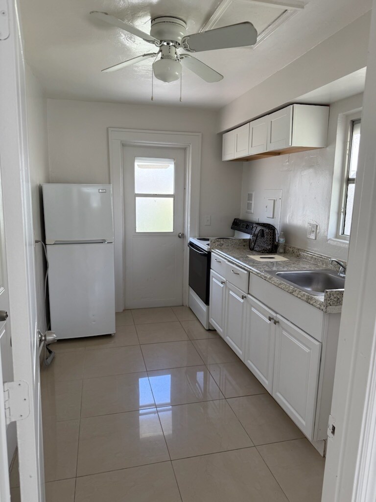 Building Photo - 319 Kenilworth Blvd