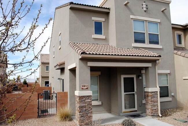 Building Photo - 10812 Fort Point Ln NE