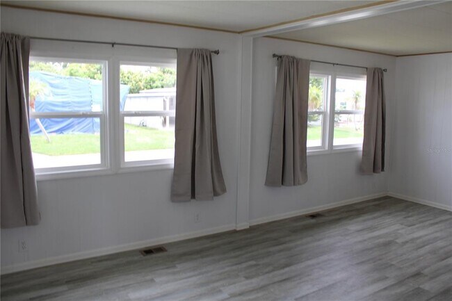 Building Photo - 204 50th Ave Dr W
