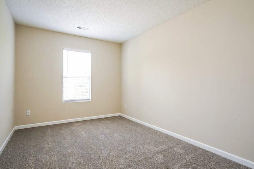 Building Photo - 70 Brookhaven Dr