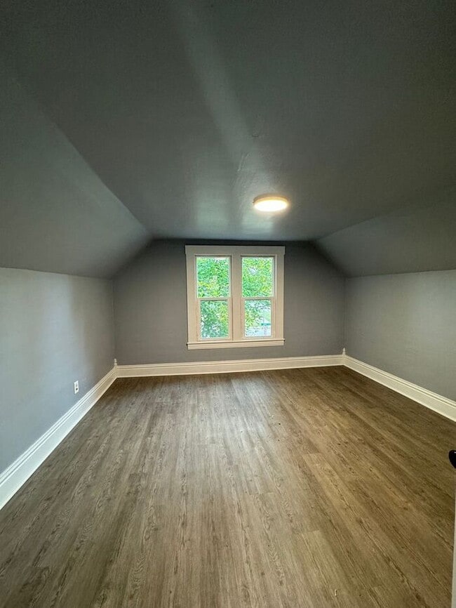 Building Photo - 3 bedroom home in Dowagiac