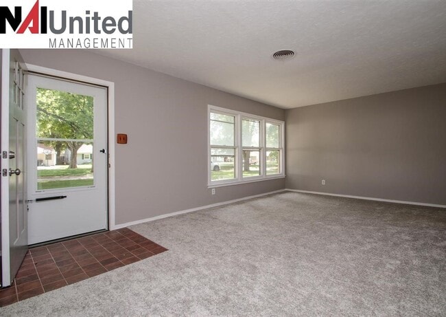 Building Photo - Three bedroom, one bathroom home for rent
