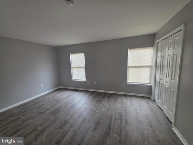 Building Photo - 611 Artisan St