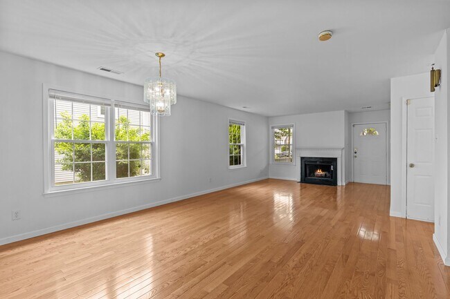 Building Photo - 14 Aster Way