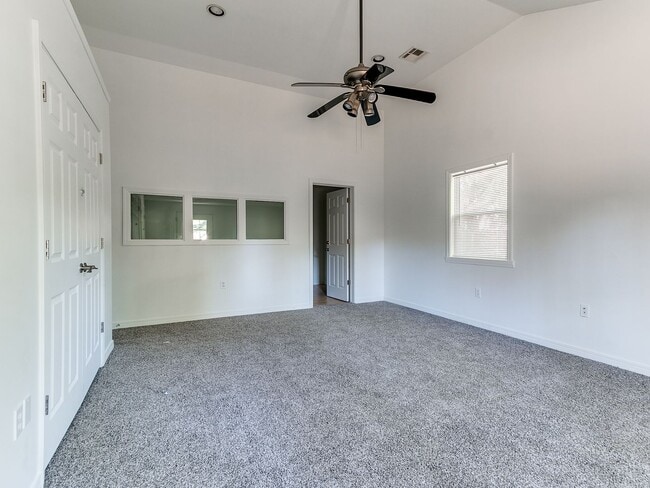 Building Photo - Beautiful 4 bedroom in South Tulsa and Union School District