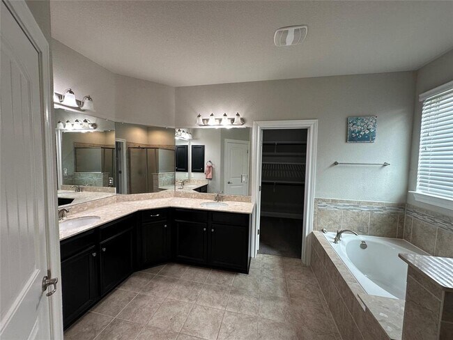 Building Photo - 4213 Valley Oaks Dr