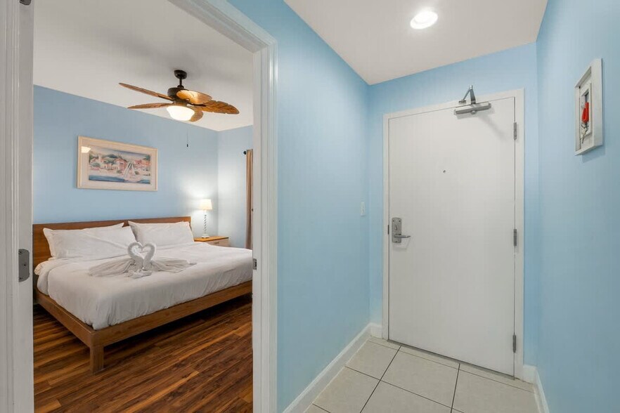 Building Photo - 17729 Front Beach Rd