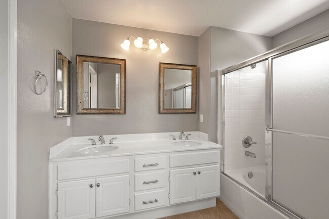 Building Photo - Gorgeous 3 Bedroom Chula Vista Home!