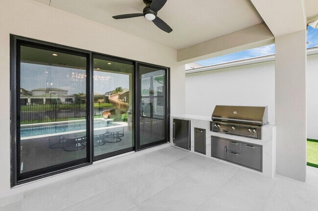Building Photo - 17112 Aquavera Way