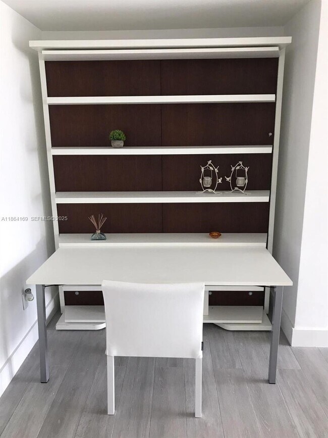 Building Photo - 2900 NE 7th Ave