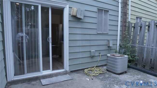 Building Photo - 419 Roxana Rd