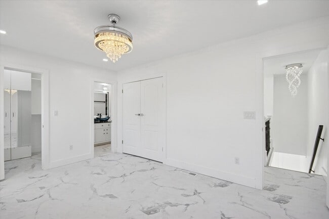 Building Photo - $200 RENT CREDIT | MOVE-IN READY!