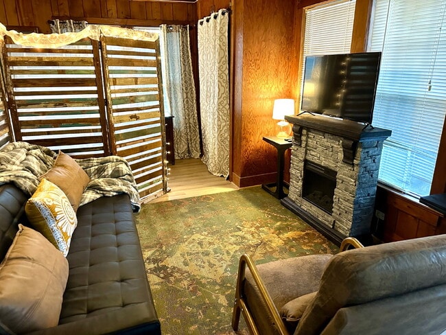 Building Photo - FURNISHED in Fondren!