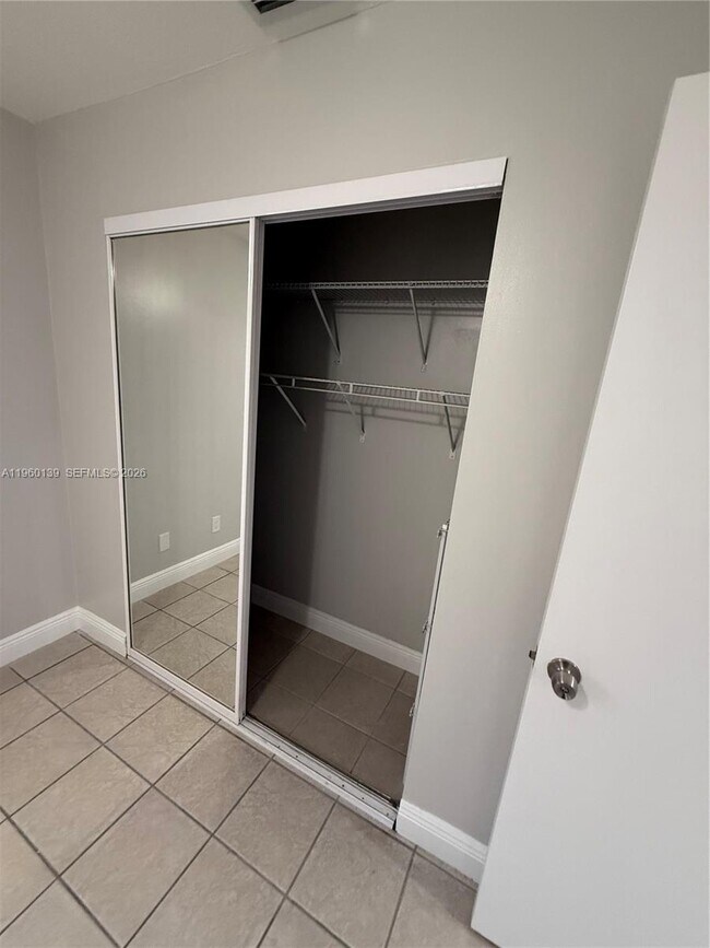 Building Photo - 1364 Cottonwood Cir