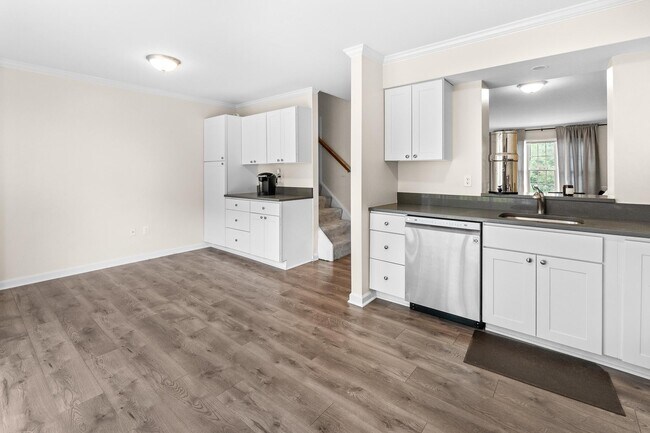 Building Photo - 7121 Bradshaw Ct E