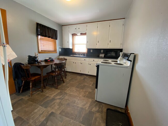 Building Photo - 900 4th Ave NE