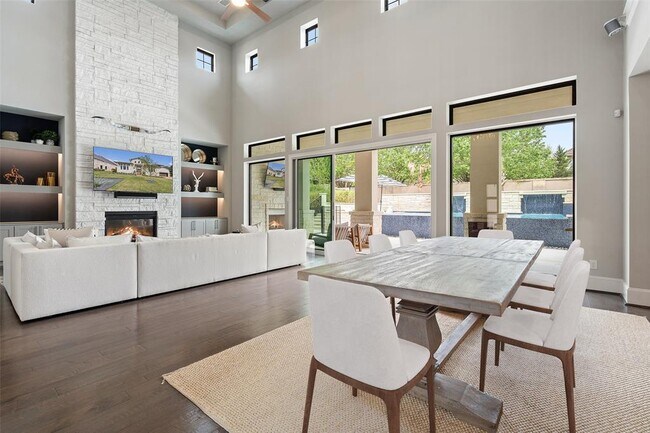 Building Photo - 105 Bisset Ct