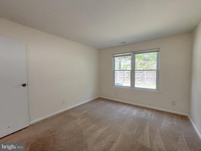 Building Photo - 38 Hopewell Ln