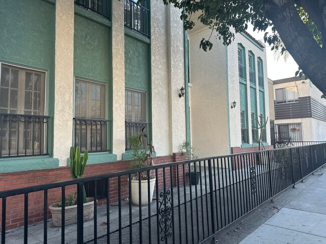 Building Photo - Fourth Street