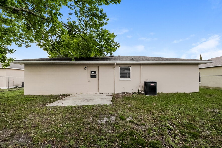 Building Photo - 242 Cheshire Ct